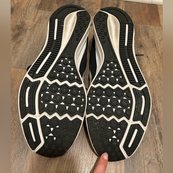 Nike Black and White Men's Sneakers - Picture 7 of 7